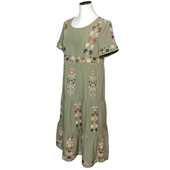 CURVEDREAM Floral Embroidery Tiered Midi Dress - Picture 3 of 11